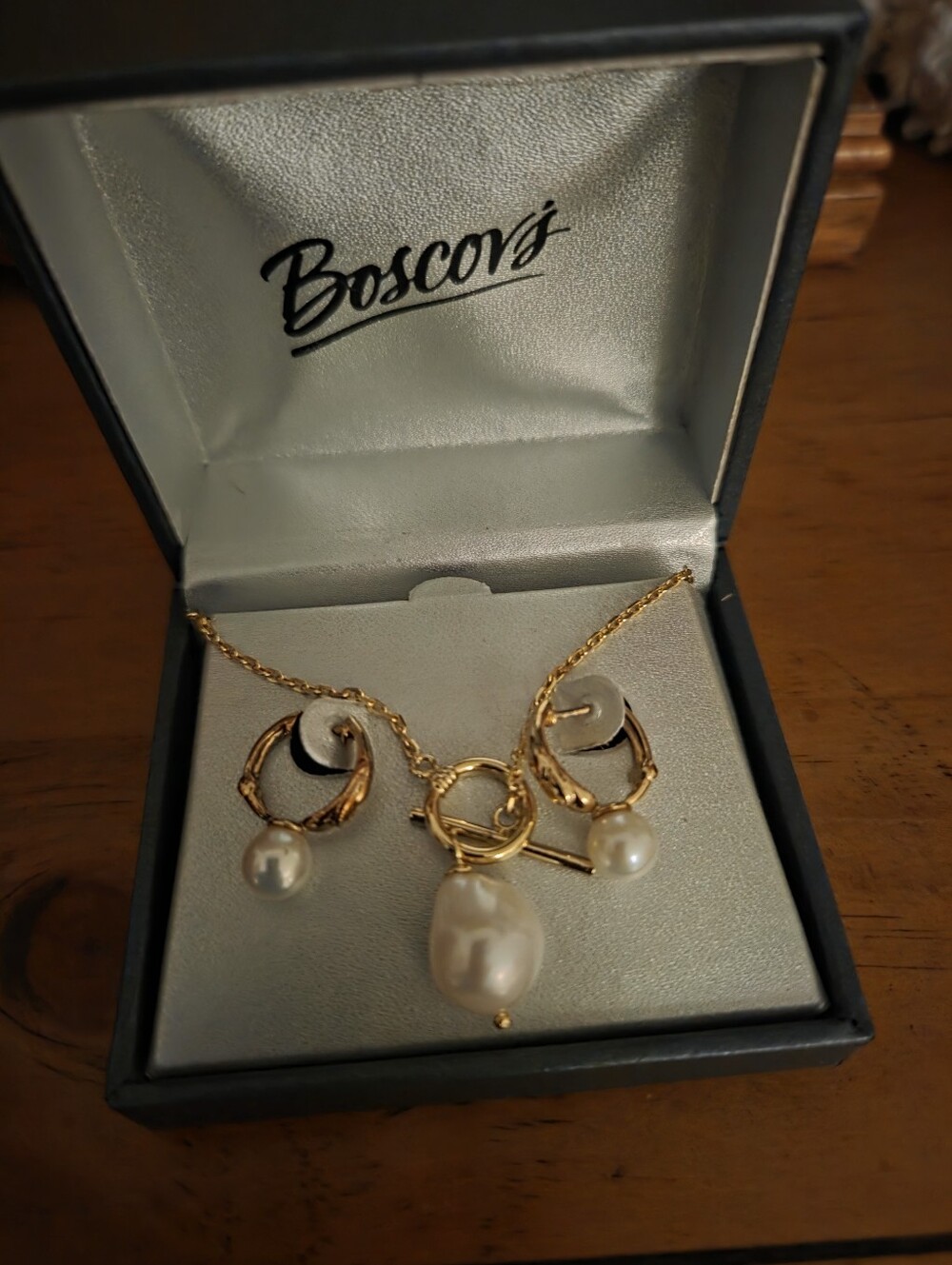 Gold Tone Pearl Pendant Chocker Necklace and Earring Set - Cream Pearls